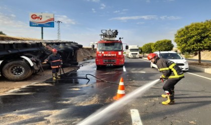 Şanlıurfada tır toprağa ok gibi saplandı