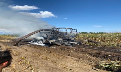 Silaj makinesi ve traktör alev topuna döndü, işçiler zor kurtuldu