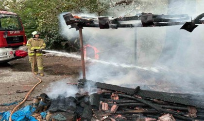 Sındırgıda mahalle fırını yandı