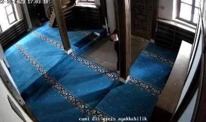 SMA hastası Havva’ya yardım kumbarasını çaldılar; o anlar kamerada