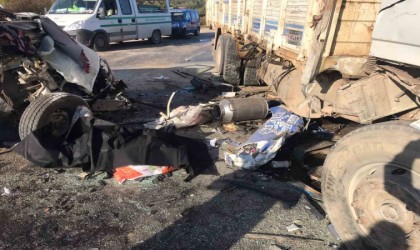 Süt toplama aracı kamyonla çarpıştı: 1 ölü, 5 yaralı