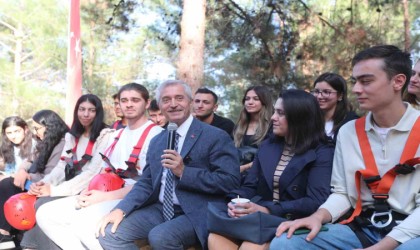 Tahmazoğlu bilim kampında gençlerle bir araya geldi