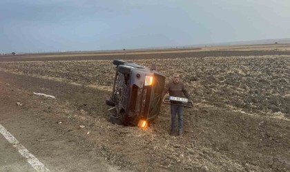 Takla atan hafif ticari araçtaki 5 kişi yaralandı