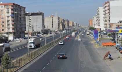 Tarihi İpekyolu’ndaki üst geçitleri kullanmayıp, ölümü göze alıyorlar