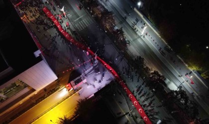 Tatvanda 200 metrelik bayrakla ‘Fener Alayı düzenlendi