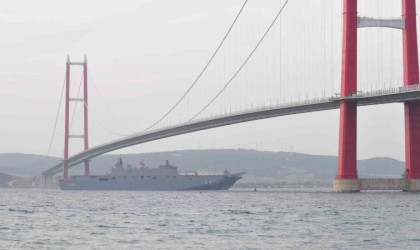 ‘TCG Anadolu 1915 Çanakkale Köprüsü altından geçti