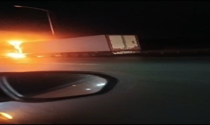 Tır otobanda alev alev yandı