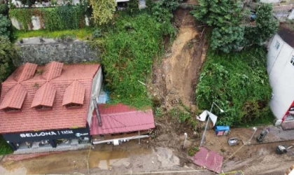 Trabzon’da 19 mahallede su baskını ve heyelan; 16 kişi tahliye edildi, 1 inek öldü