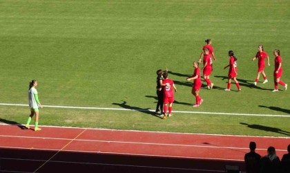 U17 Kadın Milli Takımı, Avrupa Şampiyonasında Estonyayı 3-1 mağlup ederek A Ligine yükseldi