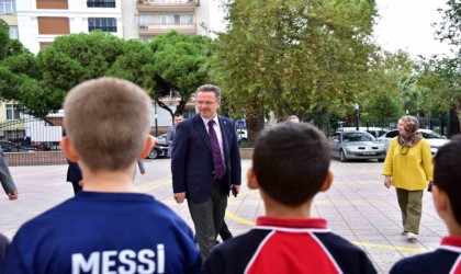 Vali Ünlü miniklerin ders heyecanını paylaştı