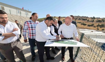 Vali Varol, deprem konutlarını inceledi