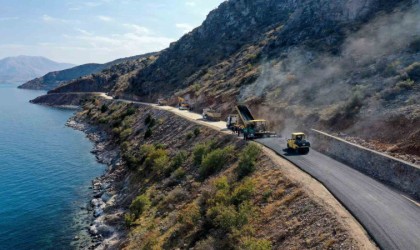 Van Gölü sahilindeki grup mahalle yolu asfaltlandı
