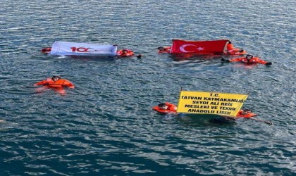 Van Gölünde Cumhuriyetin 100. yılı kutlandı