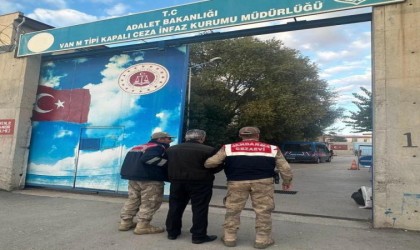 Vanda 54 kaçak göçmen yakalandı