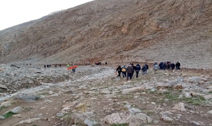 Vanda iş makinesi devrildi: 4 yaralı