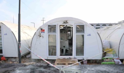 Vinç elektrik tellerine değdi, akıma kapılan depremzede hayatını kaybetti