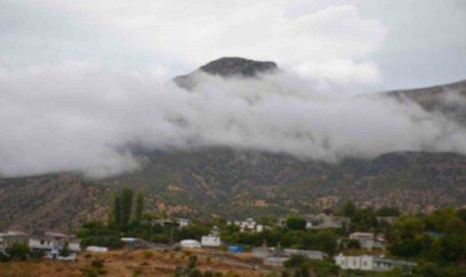 Yağmur sonrası sis bulutları kartpostallık fotoğraf oluşturdu