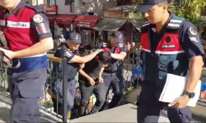 Yaşlı kadının altın ve paralarını çalan dolandırıcı tutuklandı