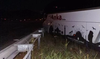 Yolcu, otobüsün direksiyonunu çevirdi, sürücü hamlesi ile uçuruma düşmekten kurtardı