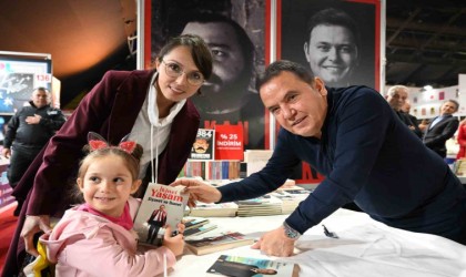 13. Antalya Kitap Fuarında yerel yazarlar kitaplarını tanıtıyor