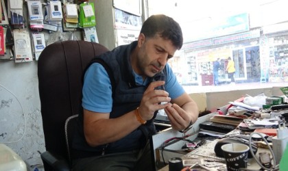 33 yıllık Mardinli saat ustası zamana ayar veriyor