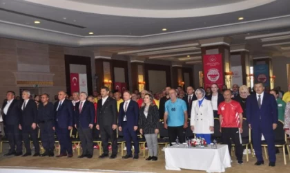 60 yaş üstü bocce şampiyonlarına ödüllerini Bakan Göktaş verdi