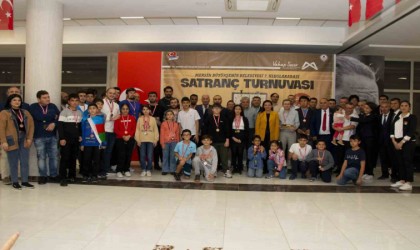 7. Uluslararası Satranç Turnuvasında ödüller sahiplerini buldu