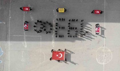 75 öğrencinin oluşturduğu kareografi büyük beğeni topladı