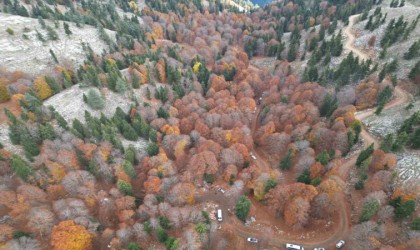 Adanada doğadaki renk cümbüşü hayran bıraktı