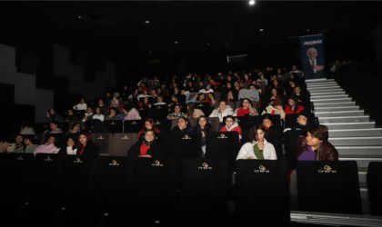 Akdenizli öğrencilerin sinema keyfi