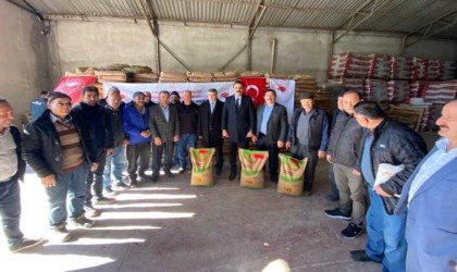 Altıntaşta 532 üreticiye yüzde 50 hibeli 98 ton 550 kilo buğday tohumu dağıtıldı