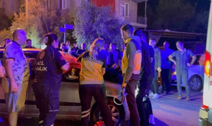 Antalyada ağızları açık bırakan kaza: Motosiklet sürücüsü otomobilin motor kaputunun üzerine düştü