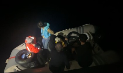 Ayvacık ve Ezine açıklarında 44 kaçak göçmen yakalandı