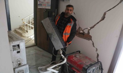 Az hasarlı iş yerinde hayata tutunmaya çalışan esnafın çalınan eşyaları, kendi fark etmeden polis ekipleri tarafından bulundu