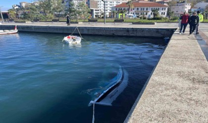 Bandırmada kıyıdaki tekne battı