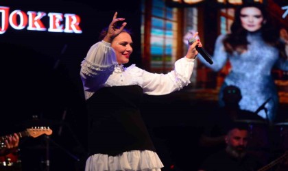 Bursada Demet Akalın coşkusu