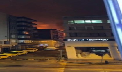 Bursada metruk bina alev alev yandı
