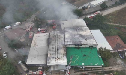 Bursada sünger imalat ve depolama tesisi alev alev yandı