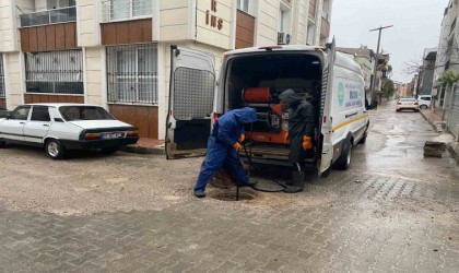 Büyükşehir ve MASKİ, 17 ilçede sağanak yağışa karşı sahada