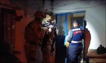 Çanakkale İl Jandarma Komutanlığından dev göçmen kaçakçılığı operasyonu