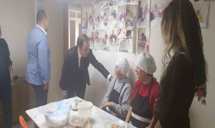 Çevre, Şehircilik ve İklim Değişikliği İl Müdürü Çelikten Bakım Rehabilitasyon ve Aile Danışma Merkezi Müdürlüğüne ziyaret