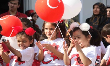 Cumhuriyetin 100. yıl coşkusu konteyner okullarda devam ediyor