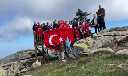 Cumhuriyetin 100. yılında 100 öğretmen Çataldağ zirvesinde