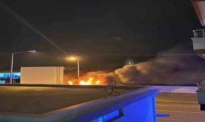 Depolama alanındaki kasalar alev alev yandı