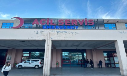 Diyarbakırda ablasının kucağında karşıya geçen kardeşlere otomobil çarptı: 1 ölü