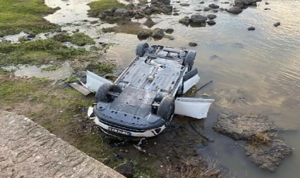 Diyarbakır’da dere yatağına devrilen otomobilin sürücüsü yaralandı