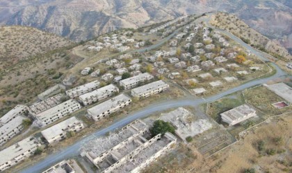 Diyarbakırda İtalyan ve Polonyalıların 11 yıl kaldığı köy havadan görüntülendi