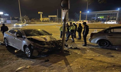 Diyarbakırda kırmızı ışık ihlali kaza getirdi: 1i çocuk 5 yaralı