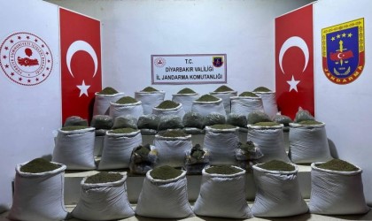 Diyarbakırın 3 ilçesinde 1 ton 23 kilo esrar ele geçirildi