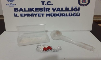 Dolandırıcılık ve sahtecilikten aranan şahıs Bandırmada yakalandı